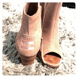 Women’s leather shoes